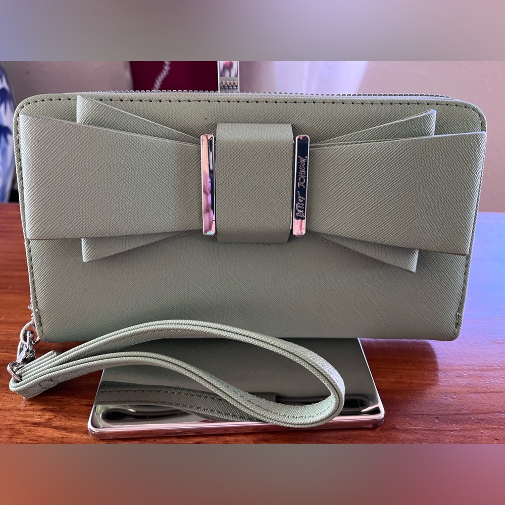 EUC Betsey Johnson Zip Around Wallet with Bow and Wrist Strap